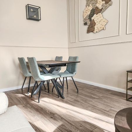 Geli Homes L1 - 2X Zimmer, 2X Kingsize Bett, 1 Bis 4 Personen, Parkplatz, Tv, Wifi, Top Kueche, Kaffee, Tee Luenen Exterior photo